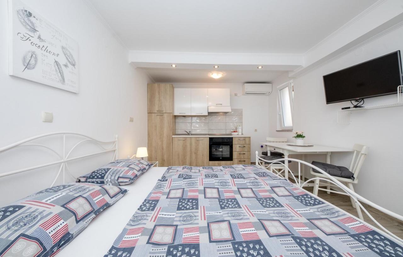 Apartments Makaus Супетарска-Драга Экстерьер фото