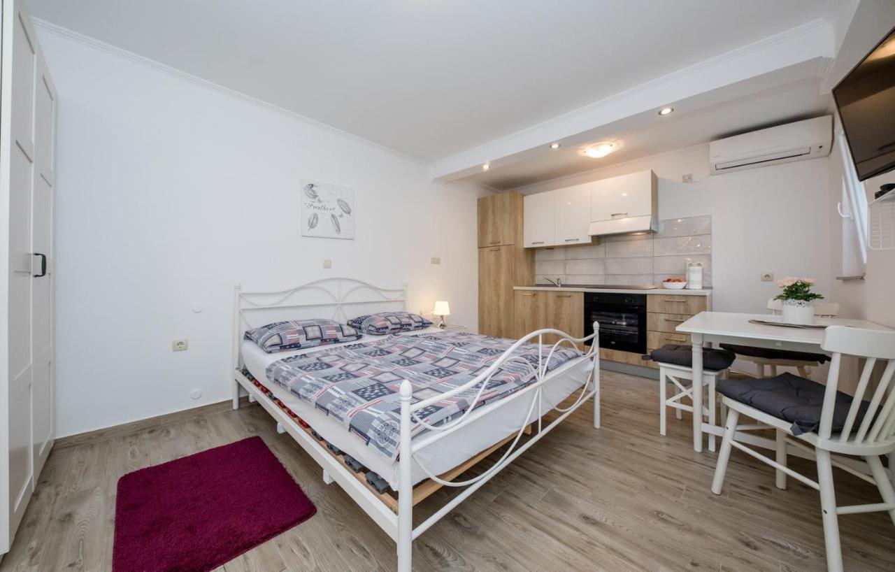 Apartments Makaus Супетарска-Драга Экстерьер фото